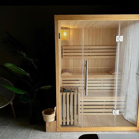 Scorfel Lodge, Iconic, Spa, Sauna & Terrasse トレガステル エクステリア 写真
