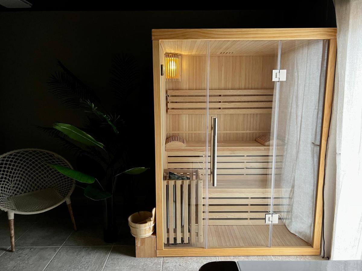 Scorfel Lodge, Iconic, Spa, Sauna & Terrasse トレガステル エクステリア 写真