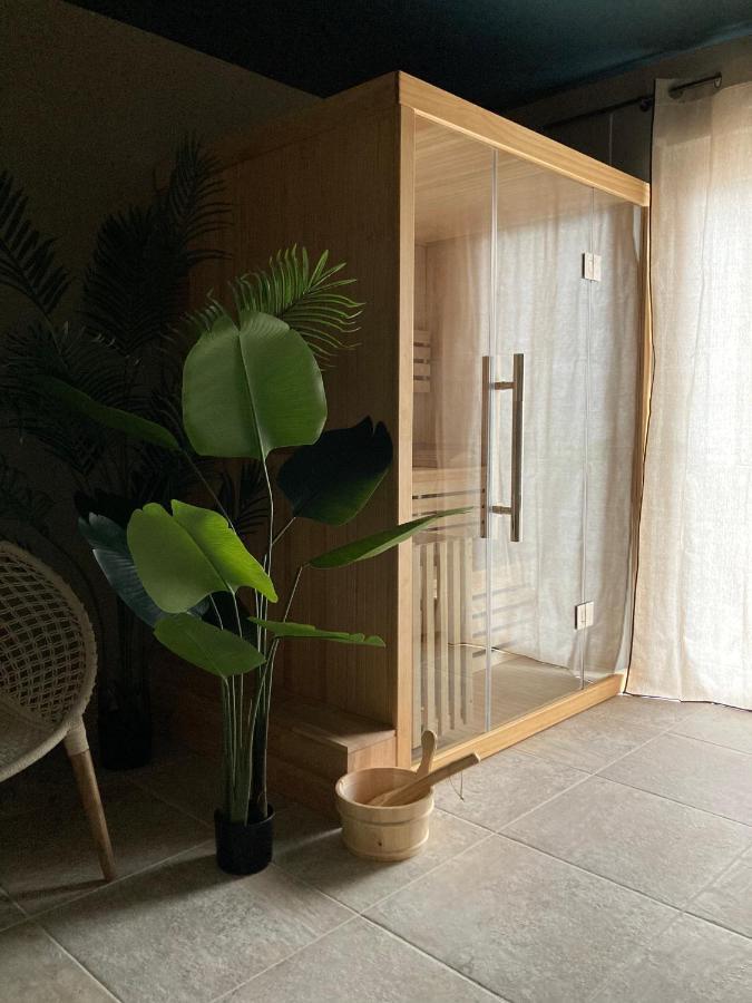 Scorfel Lodge, Iconic, Spa, Sauna & Terrasse トレガステル エクステリア 写真